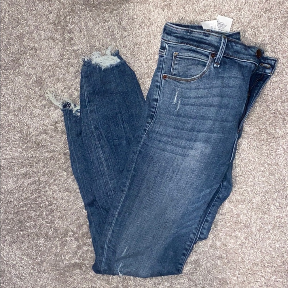 Abercrombie High Rise Jeans - size 8
